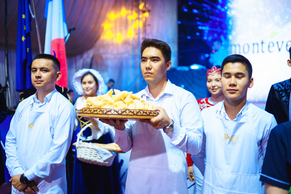 В Алматы отметили французский праздник 