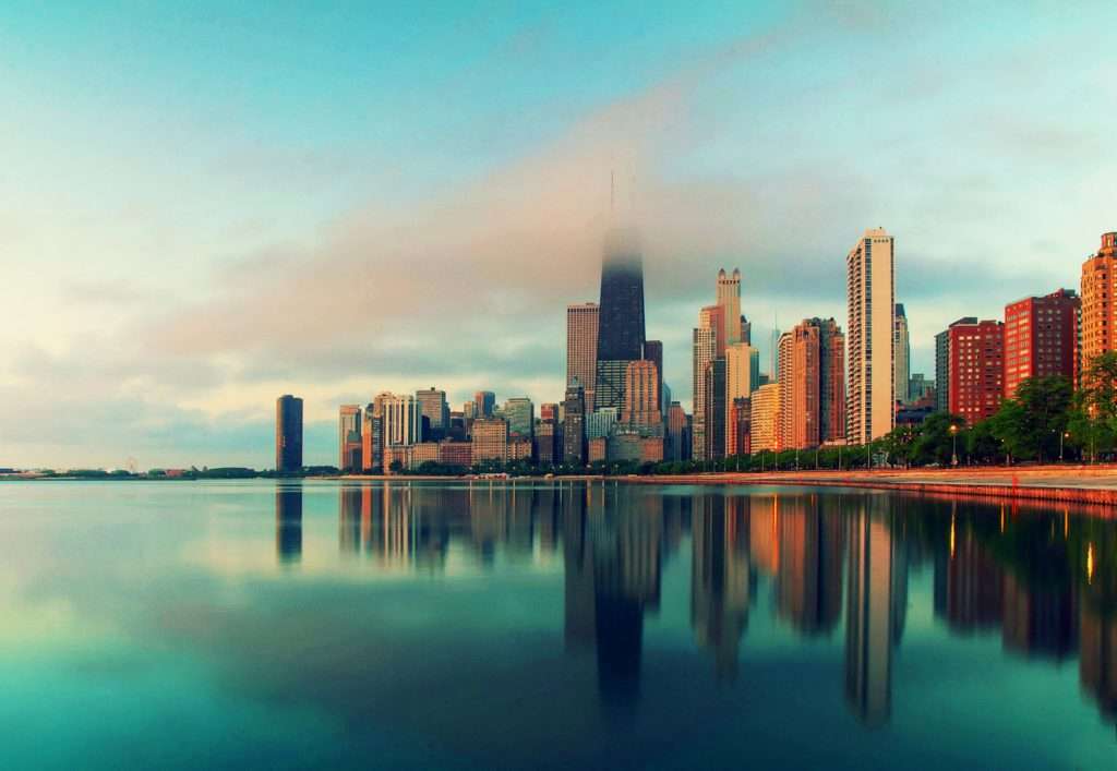 Чикаго - город ветров, родина Аль Капоне, самый опасный в США