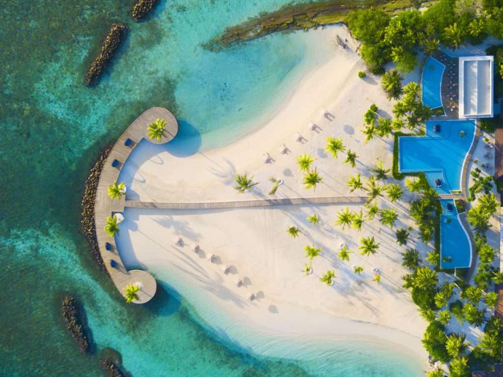 Dhigali Maldives – островной форпост от Universal Resorts и, пожалуй, один из самых интересных и экологичных курортов Мальдивского архипелага